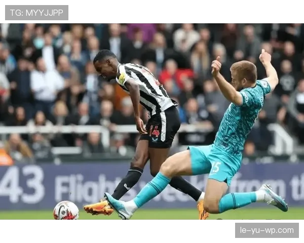 伯恩利控球能力显著提升 战术素养进步引发广泛关注