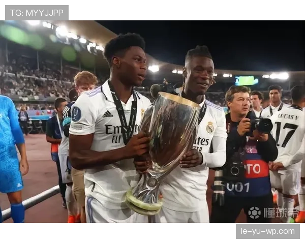 卡马文加：反抢+推进一体化的中场特点成型