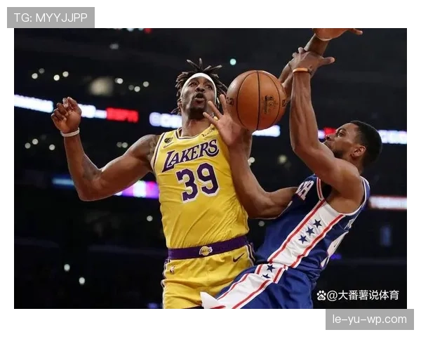 德怀特·霍华德篮下防守制造优势 助推球队篮板率提升